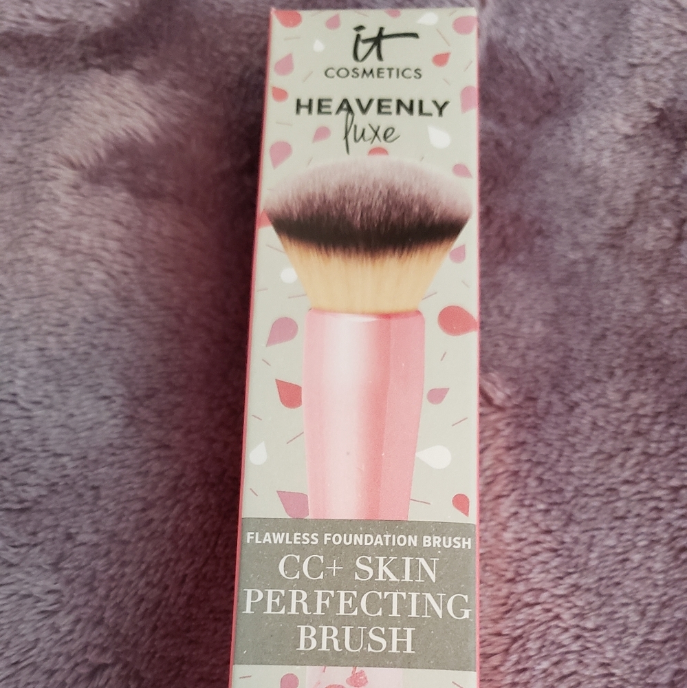It cosmetics brush